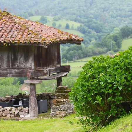 La Collada Country house *